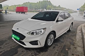福特 福克斯 2020款 三厢 EcoBoost 180 自动锋潮型