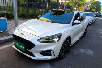 福特 福克斯 2020款 三厢 EcoBoost 180 自动ST Line
