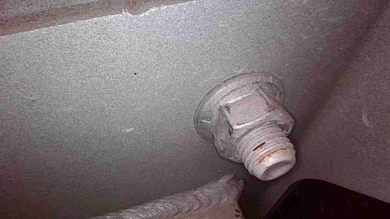 前防撞梁更换情况实拍