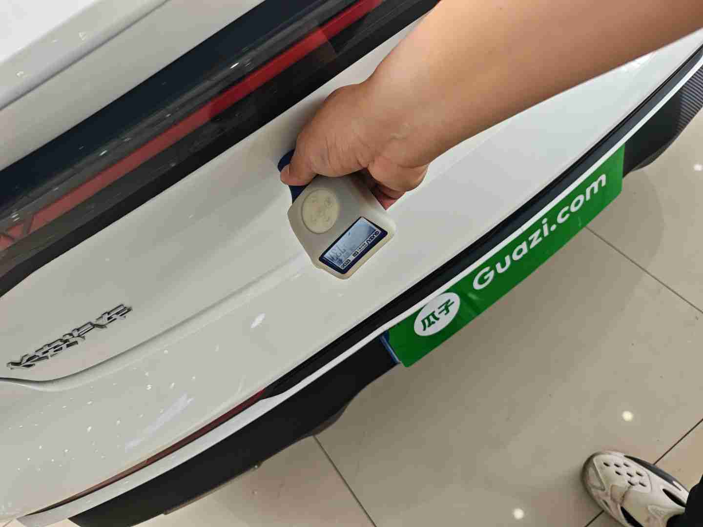 后备箱盖漆面钣金痕迹实拍