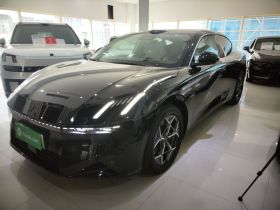 领克10 EM-P 2025款 120四驱Ultra