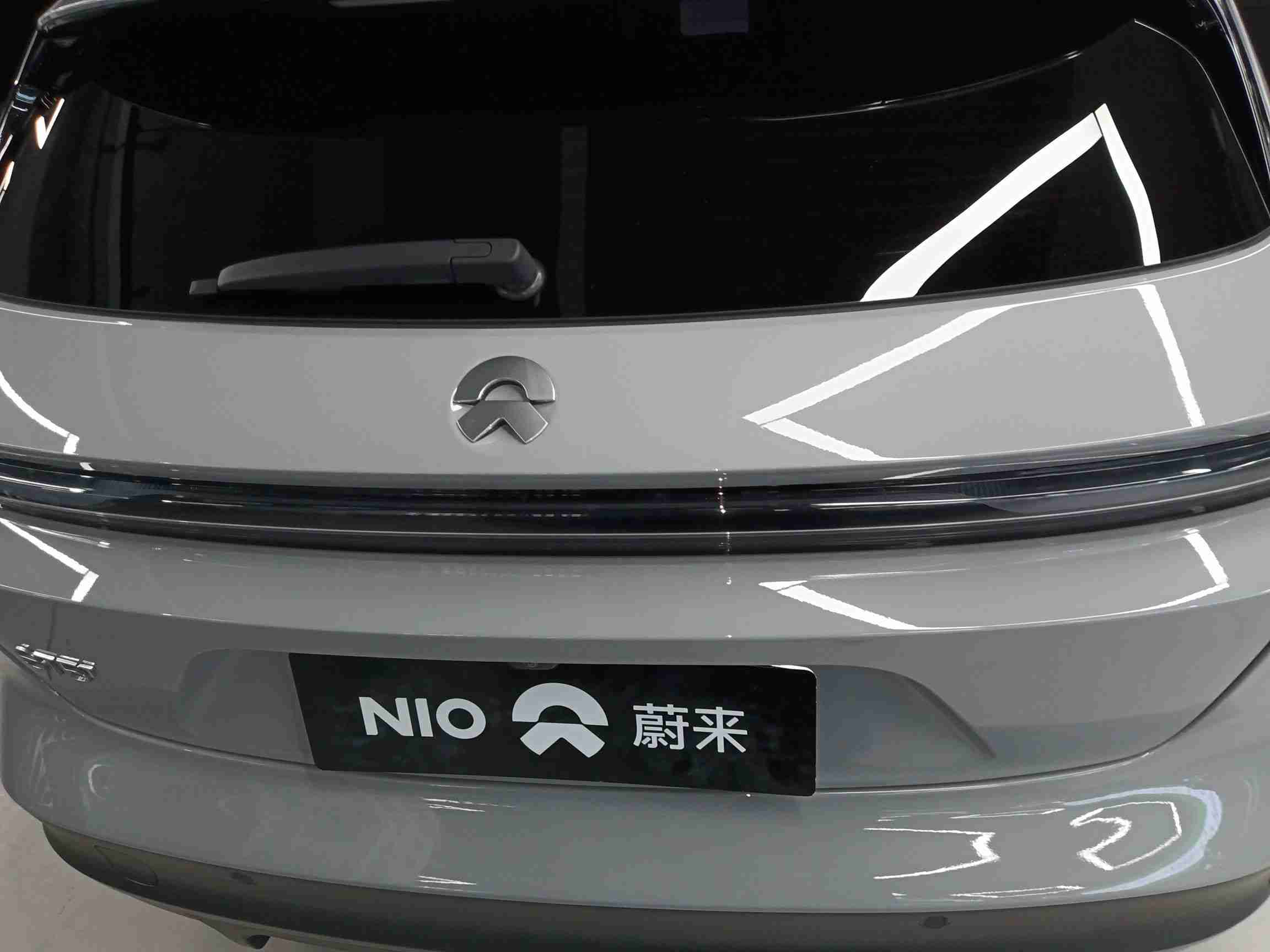 后备箱盖喷漆修复痕迹实拍