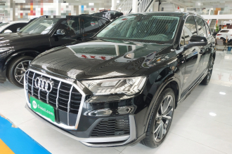奥迪Q7 2023款 55 TFSI quattro S line运动型
