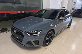 奥迪A4L 2022款 40 TFSI quattro RS套件燃速型