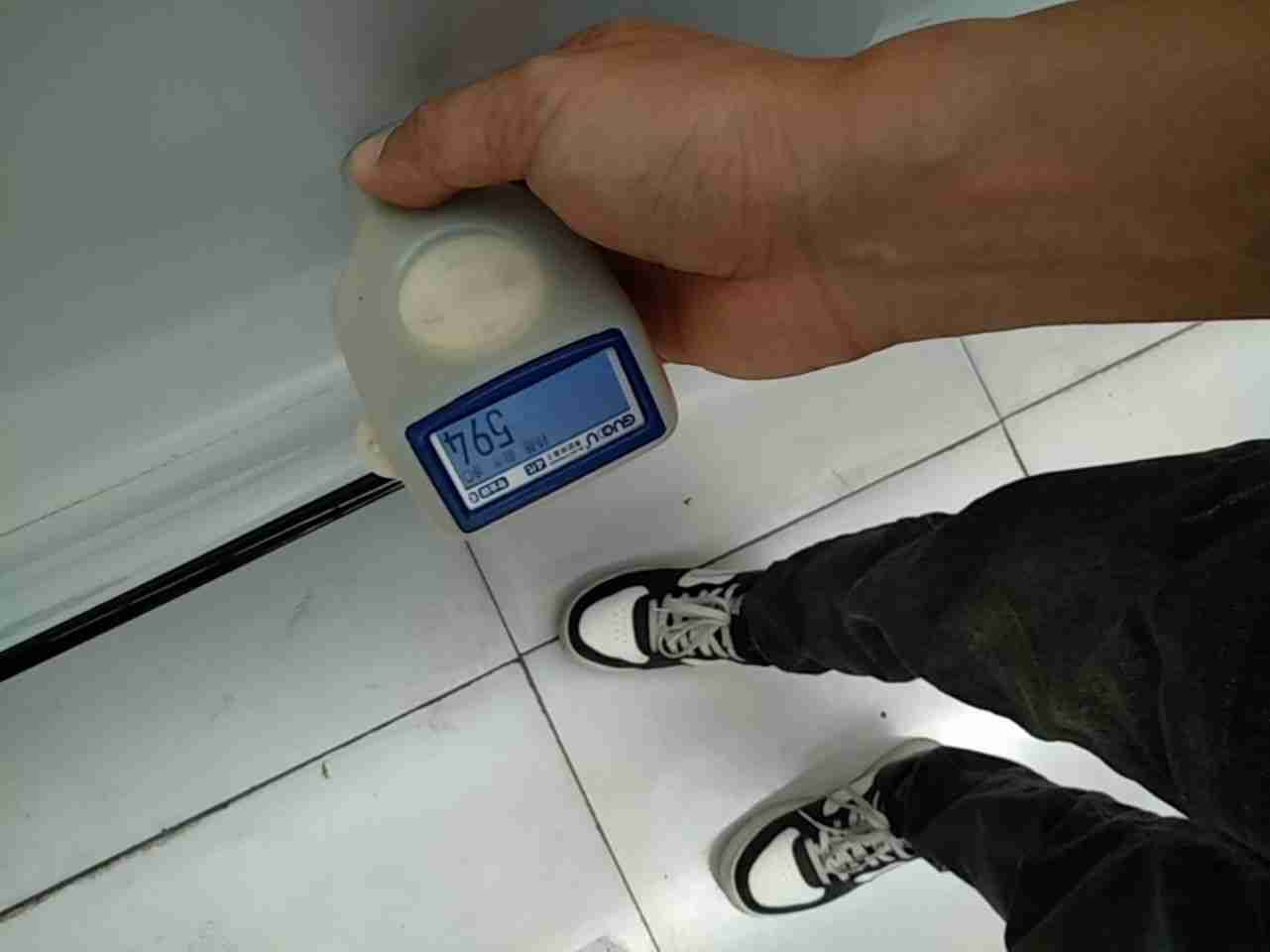 左侧后门钣金痕迹实拍