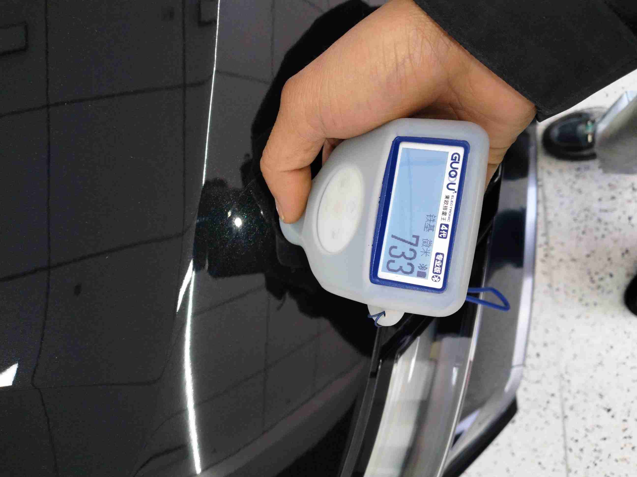 发动机舱盖漆面钣金痕迹实拍