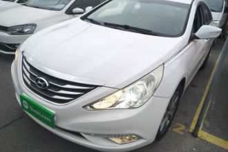 现代 索纳塔 2015款 经典 2.0L 自动豪华版