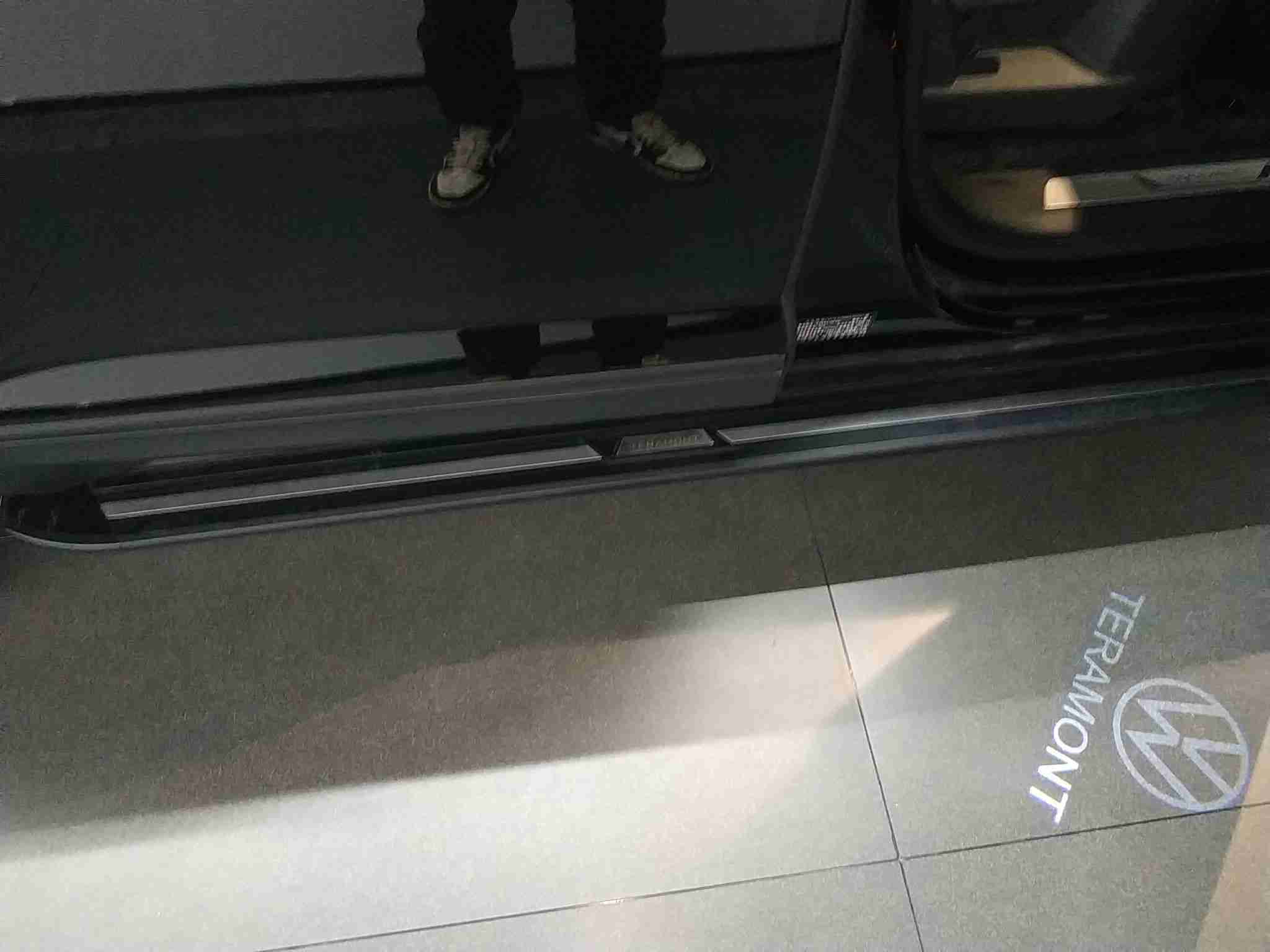 加装登车踏板实拍