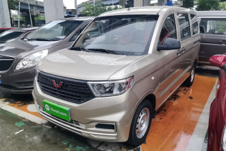 五菱汽车 五菱宏光V 2022款 1.5L劲取版电动助力LAR
