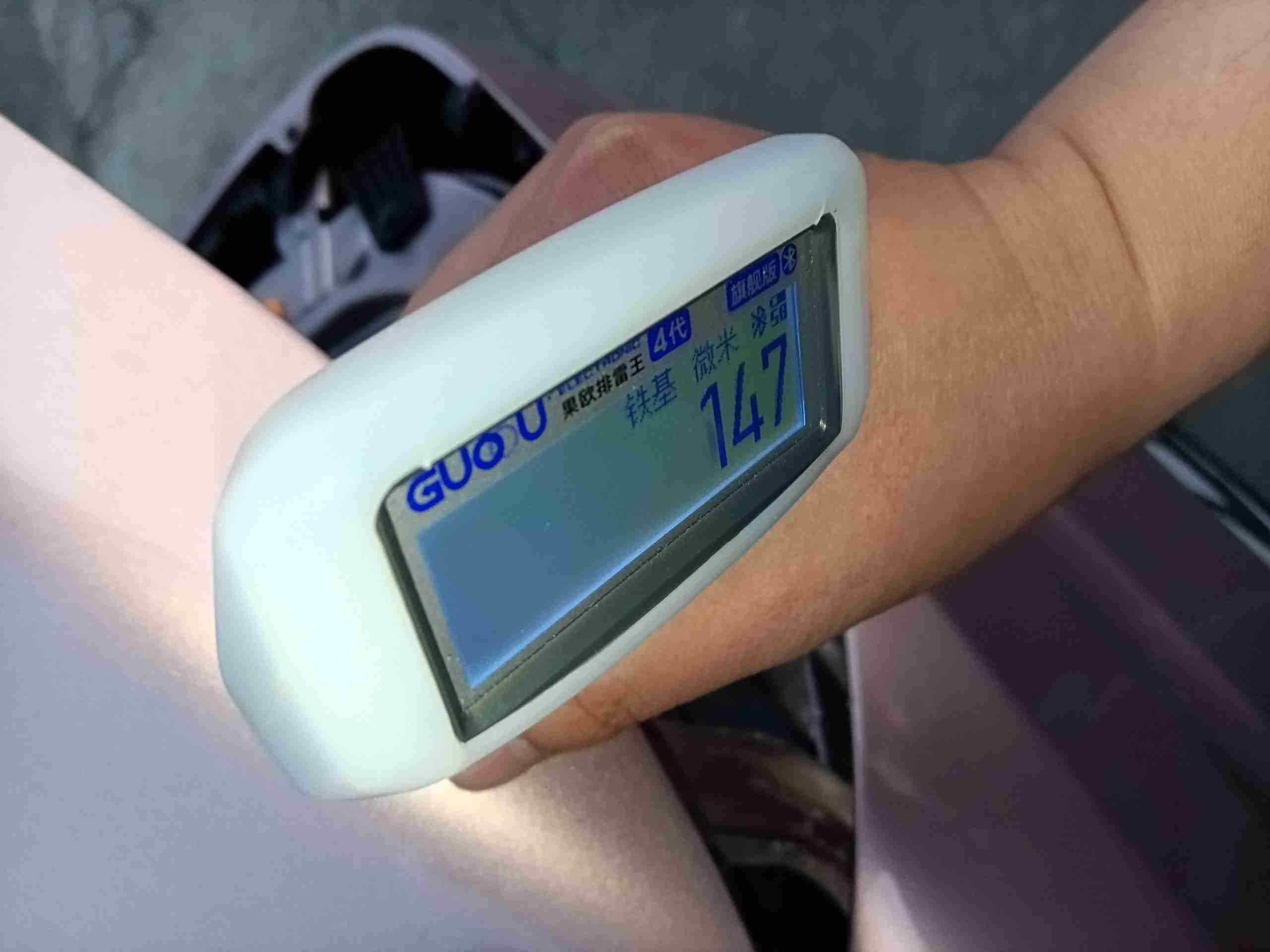 发动机舱盖喷漆修复痕迹实拍