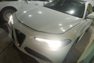 阿尔法·罗密欧 Giulia朱丽叶 2017款 2.0T 200HP 豪华版