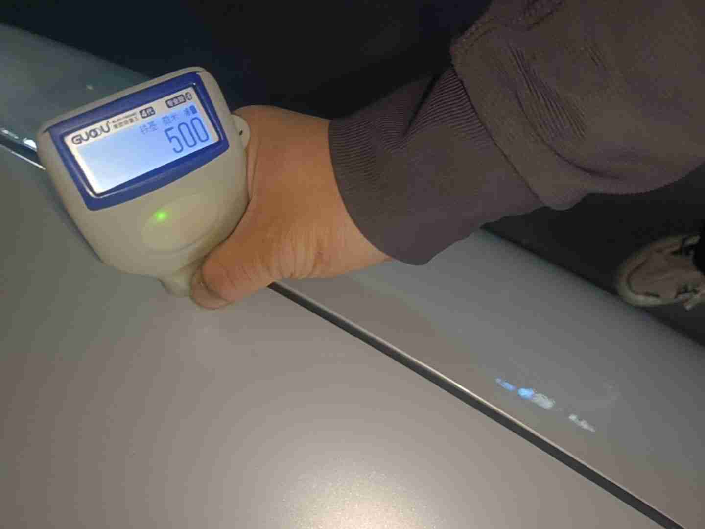 发动机舱盖钣金修复痕迹实拍