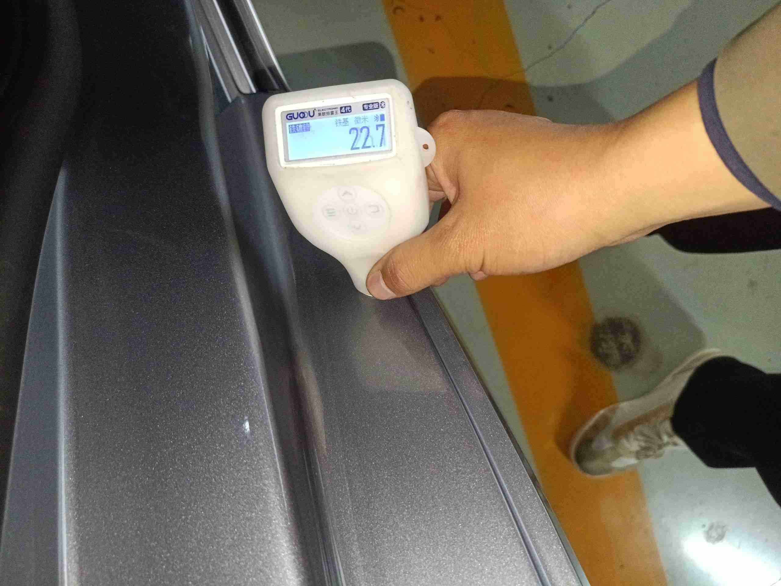右后门框喷漆修复痕迹实拍