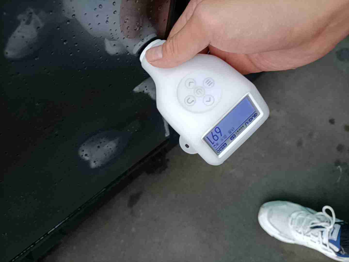 右后门漆面钣金修复痕迹实拍