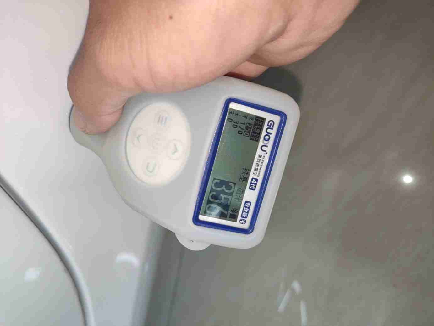 左后翼子板喷漆修复痕迹实拍