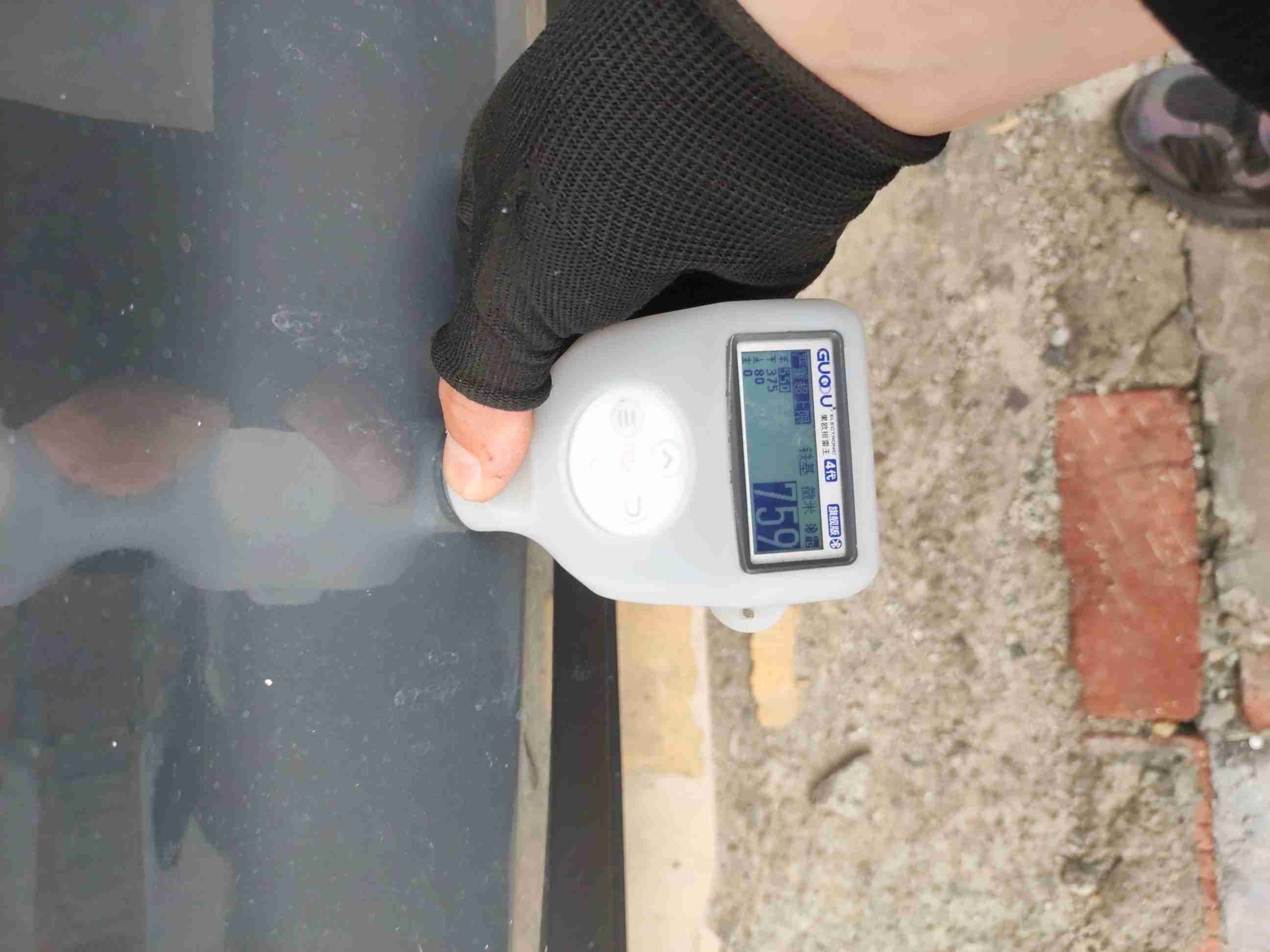 右侧后门钣金痕迹实拍