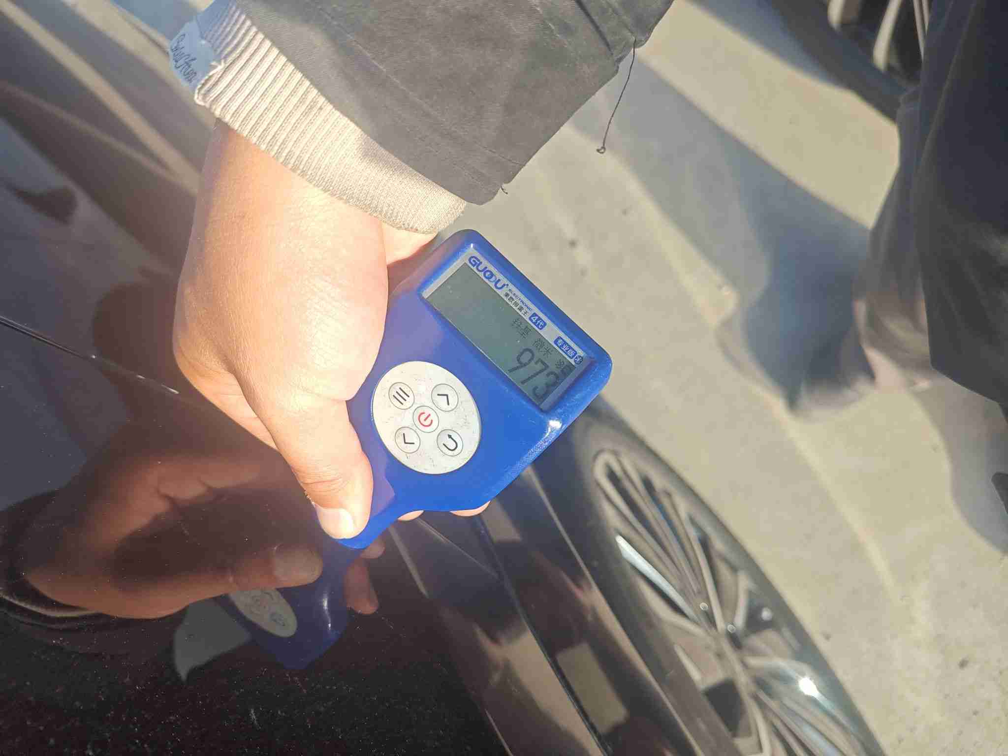 左后翼子板钣金修复痕迹实拍