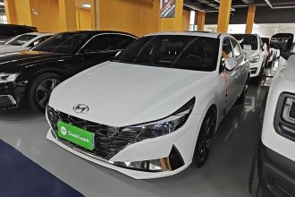 现代 伊兰特 2022款 240TGDi DCT LUX尊贵版