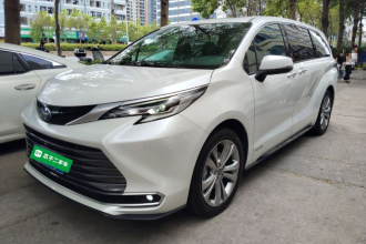 丰田 赛那SIENNA 2023款 2.5L混动 尊贵版