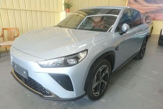 哪吒汽车 哪吒L 2024款 增程 310 闪充红衣版