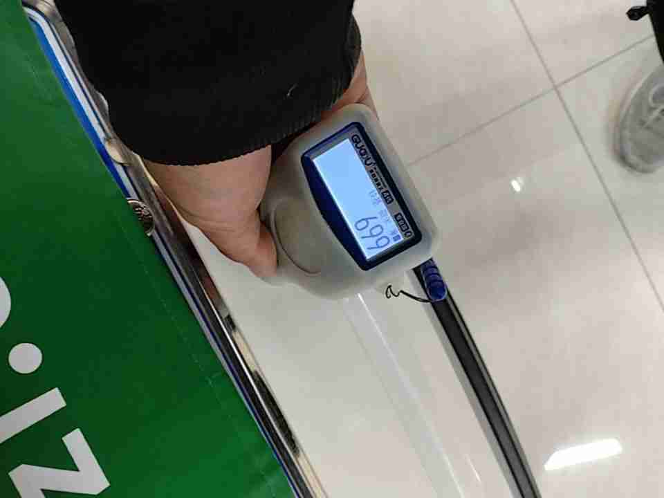 后备箱盖漆面修复细节展示
