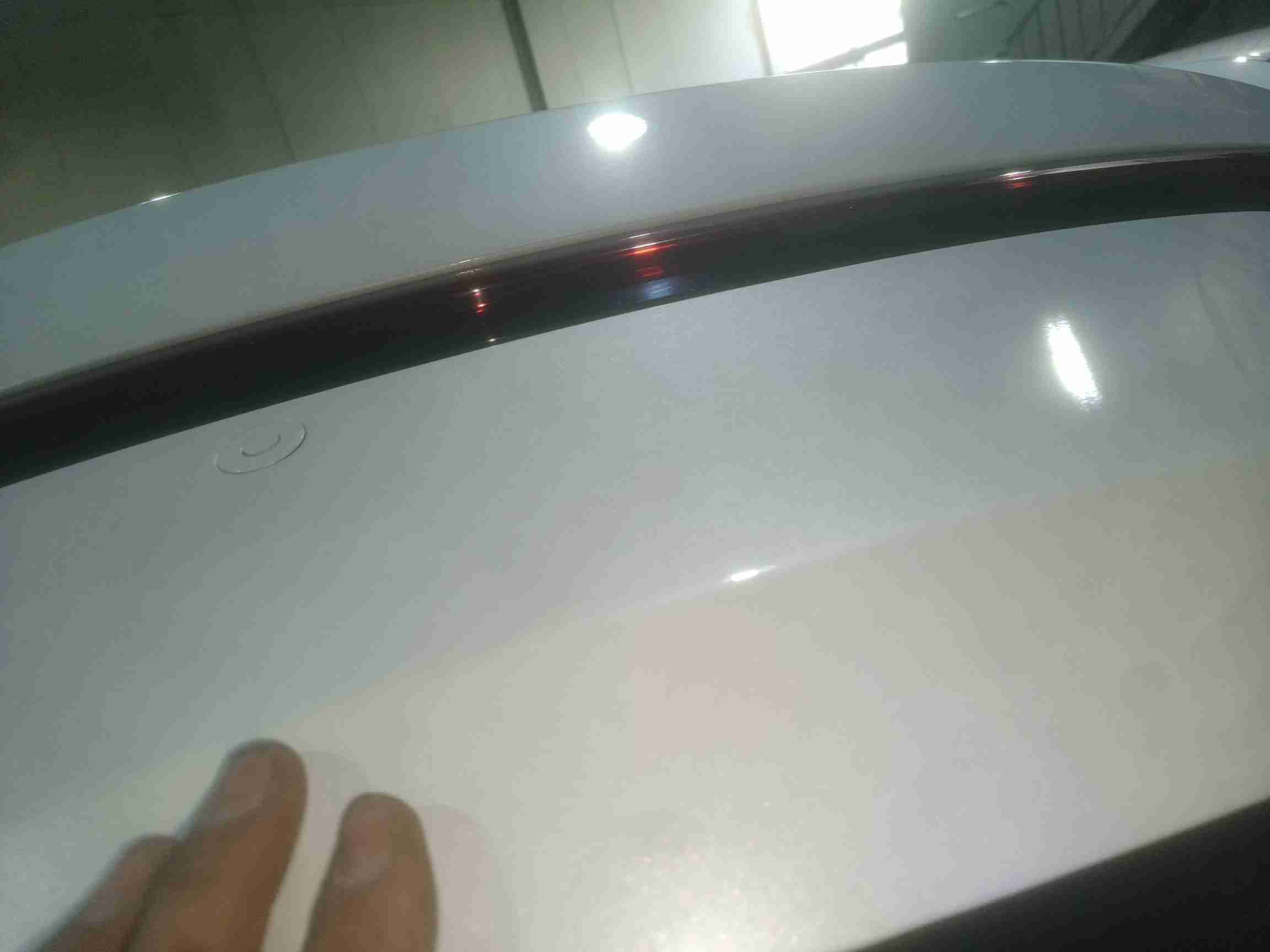 后备箱盖喷漆更换痕迹实拍