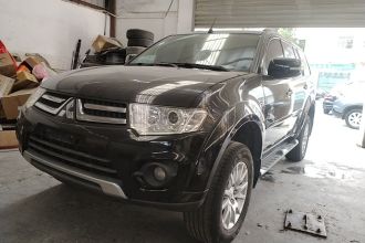 三菱 帕杰罗·劲畅 2013款 3.0L 自动两驱豪华版