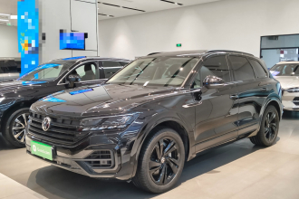 大众 途锐 2022款 3.0TSI 锐享版 曜黑运动套装