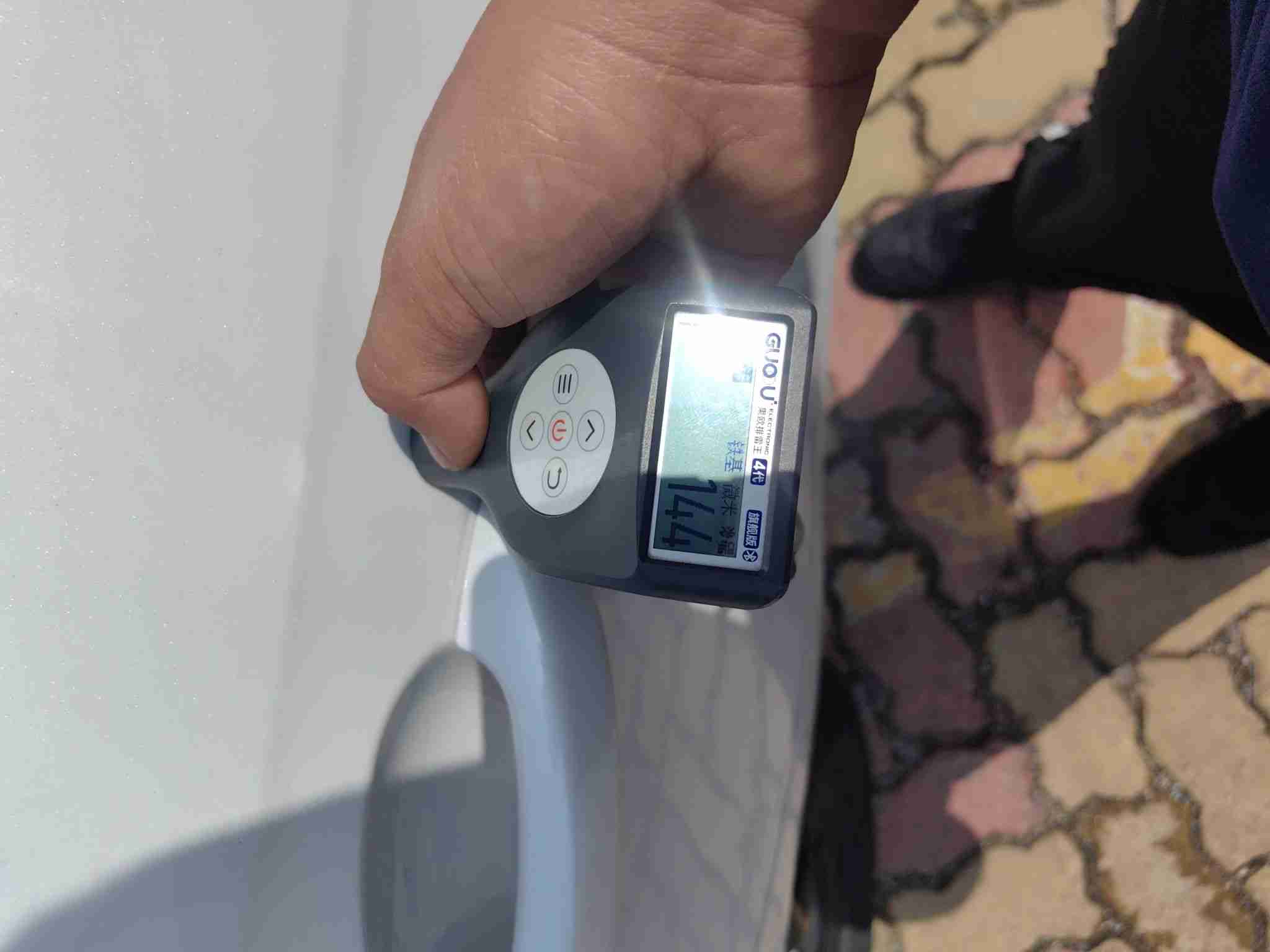 右侧后门漆面喷漆实拍