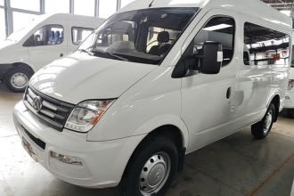 上汽大通MAXUS 新途V80 2021款 2.0T 手动经典傲运通短轴中顶5/6座
