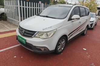 宝骏730 2015款 1.8L 手动豪华导航ESP版 7座