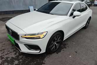 沃尔沃S60 2026款 B4 智逸豪华版