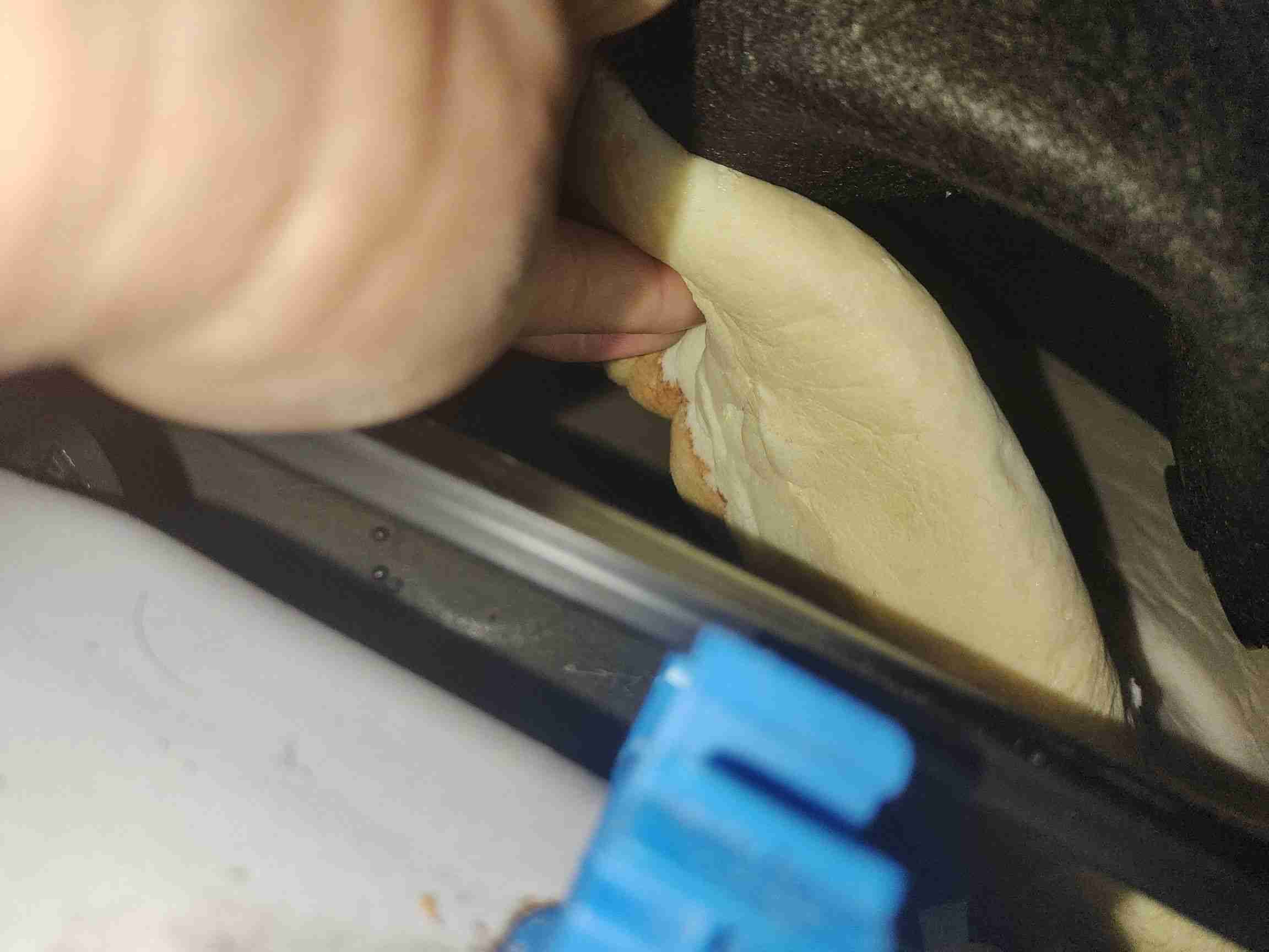 左前地毯局部水渍痕迹实拍