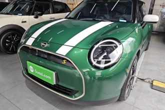 电动MINI COOPER 2024款 452km COOPER SE 艺术家