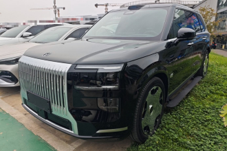 极氪9X 2025款 Ultra版 70kWh 六座