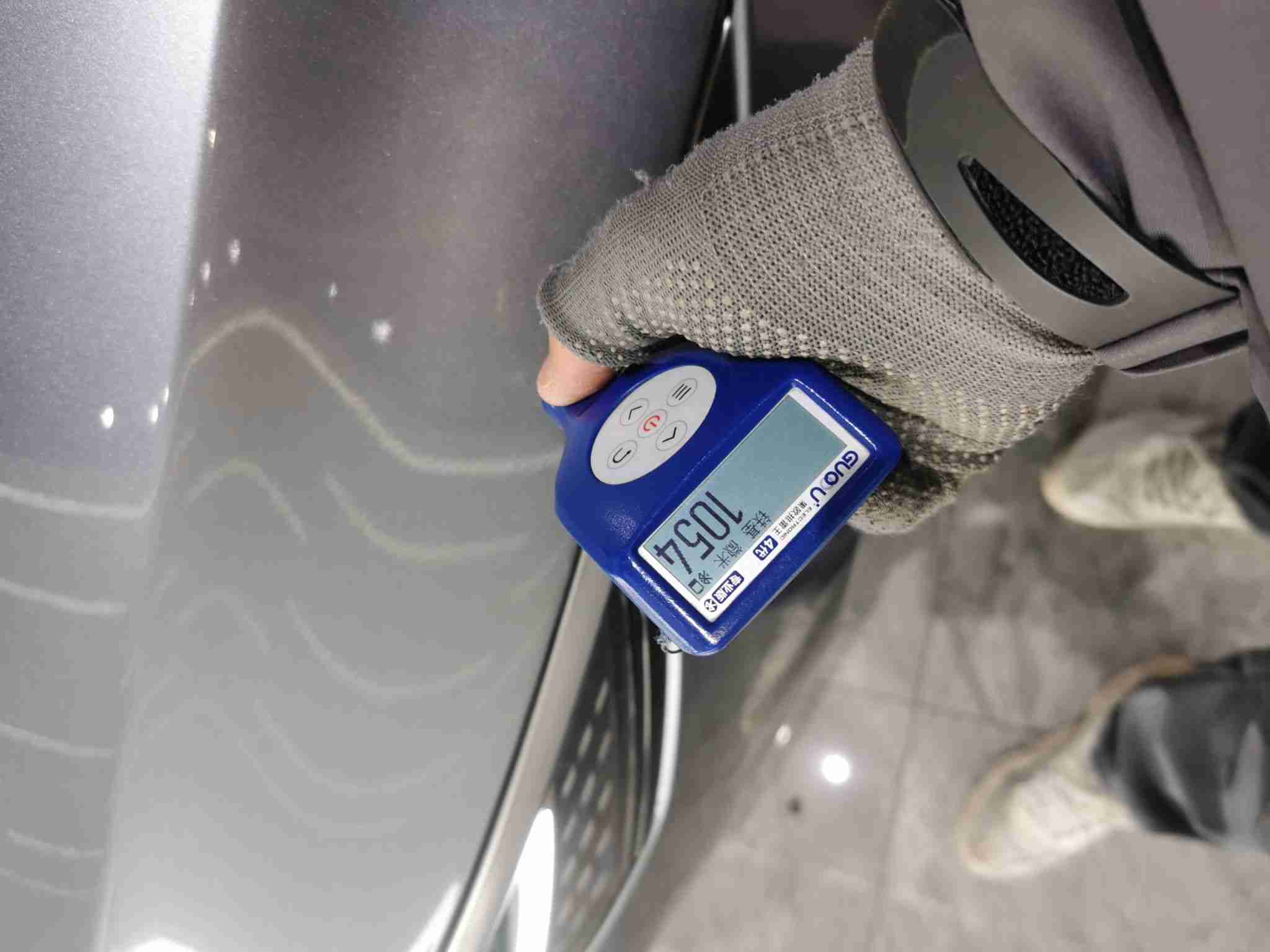 发动机舱盖补漆痕迹实拍