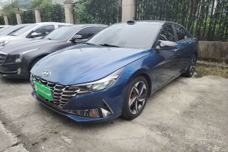 现代 伊兰特 2022款 1.5L CVT LUX尊贵版