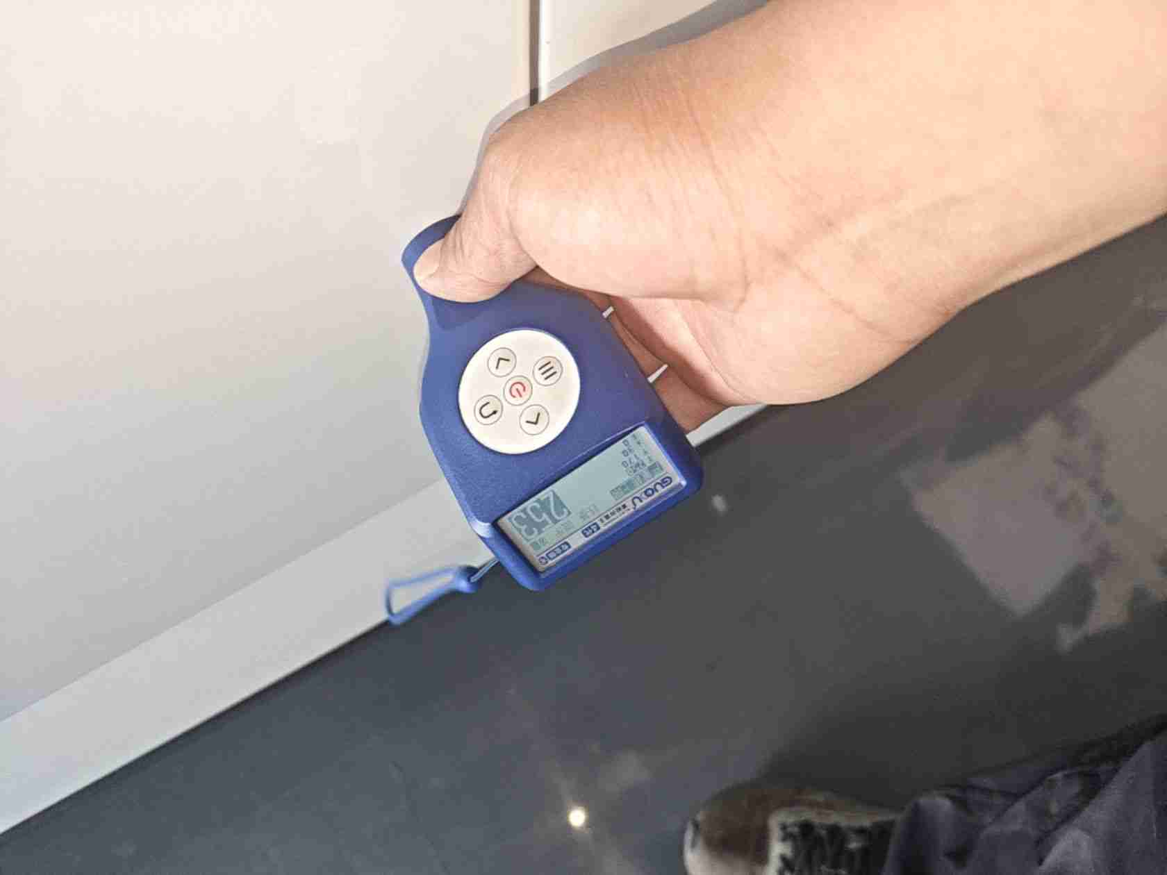 左侧前门漆面钣金修复实拍