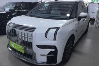 极氪009 2024款 六座行政版四驱 108kWh