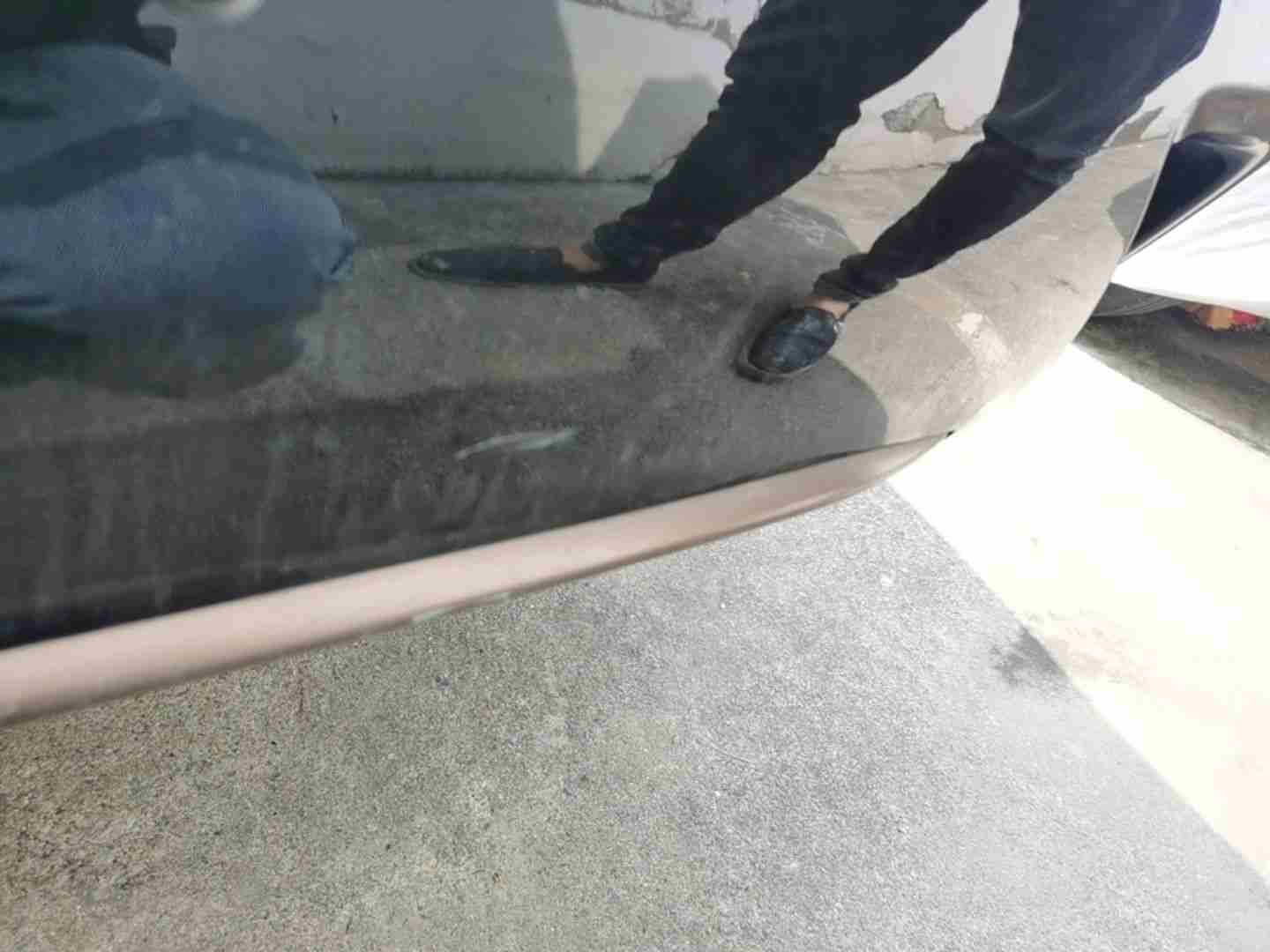 后保险杠漆面磕碰实拍