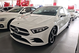 奔驰A级 2022款 改款二 A 200 L 运动轿车时尚型