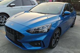 福特 福克斯 2020款 三厢 EcoBoost 180 自动ST Line