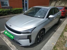 吉利银河 银河L6 2025款 EM-i 140km 星舰版