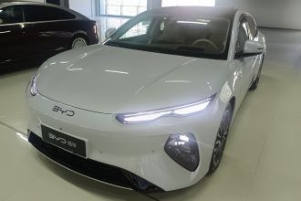比亚迪 海豹08 2026款 DM-i 350KM四驱旗舰型