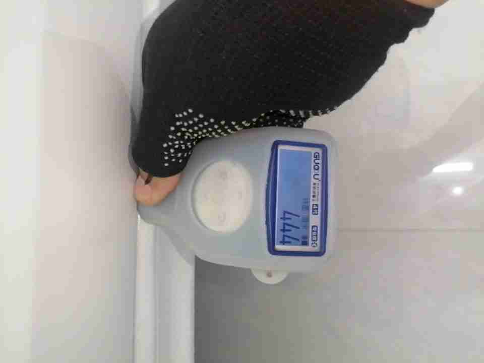 右侧底边梁钣金痕迹实拍