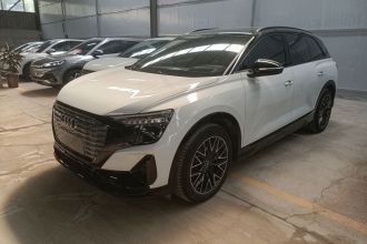 奥迪Q5 e-tron 2022款 40 e-tron 星耀型 机甲套装