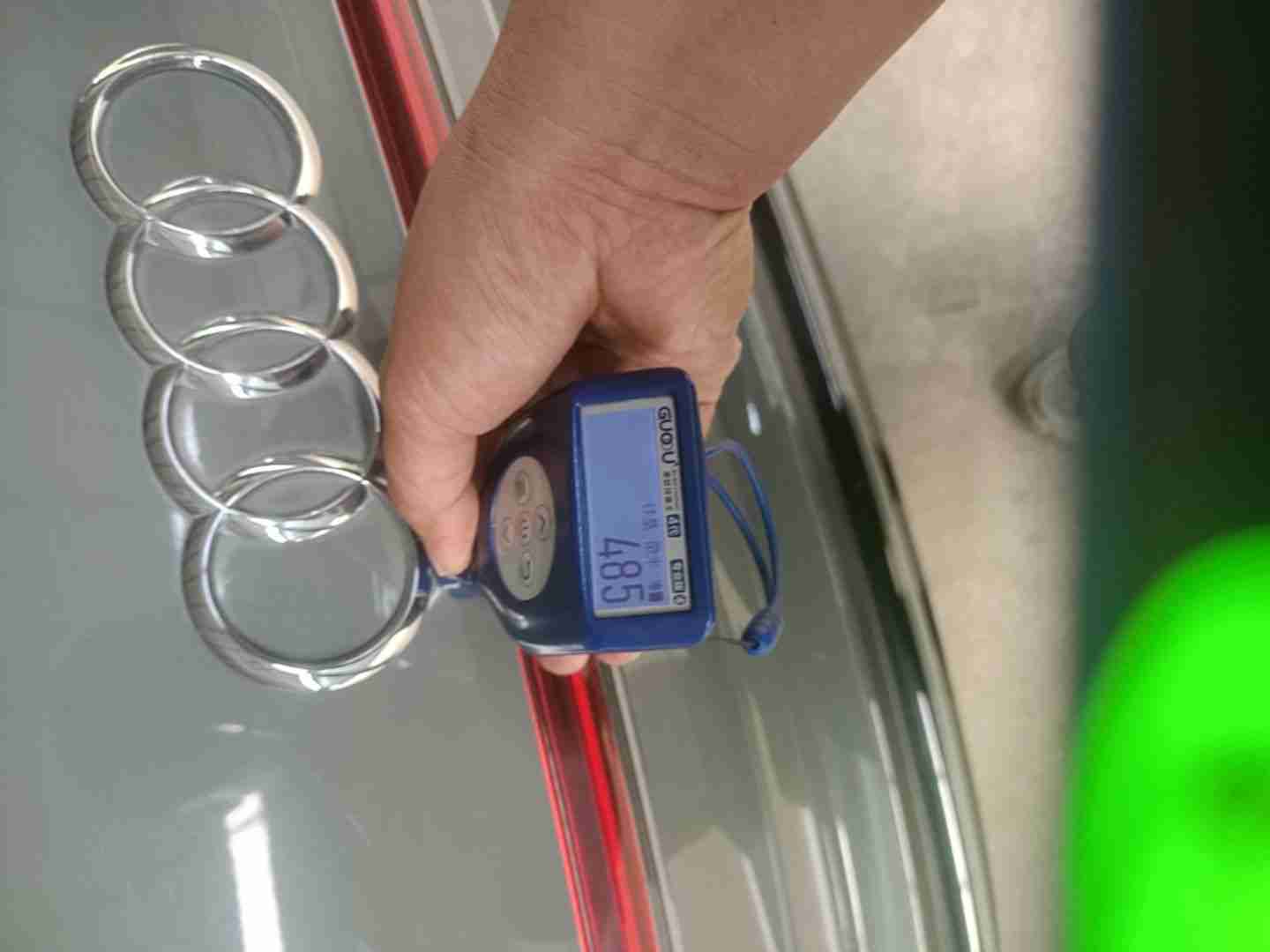 后备箱盖钣金痕迹实拍