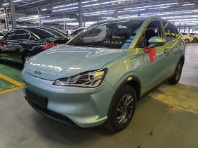 哪吒汽车 哪吒V 2022款 潮 300 Lite 磷酸铁锂