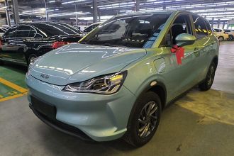 哪吒汽车 哪吒V 2022款 潮 300 Lite 磷酸铁锂