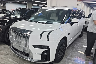 极氪009 2024款 七座过道版四驱 108kWh